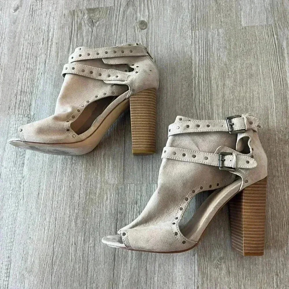 Womens JustFab Studded Beige Ankle Boots - 10 - Picture 3 of 11